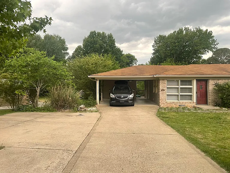 214 W Meadow Dr — Photo 2