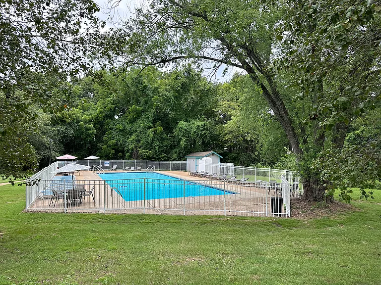 409 Far Hill Dr — Photo 15