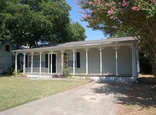 1128 Saint Edwards St, River Oaks, TX 76114