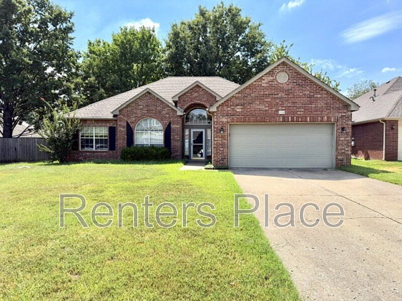 1st image of 204 N Magnolia Ct