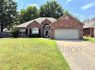 204 N Magnolia Ct, Broken Arrow, OK 74012