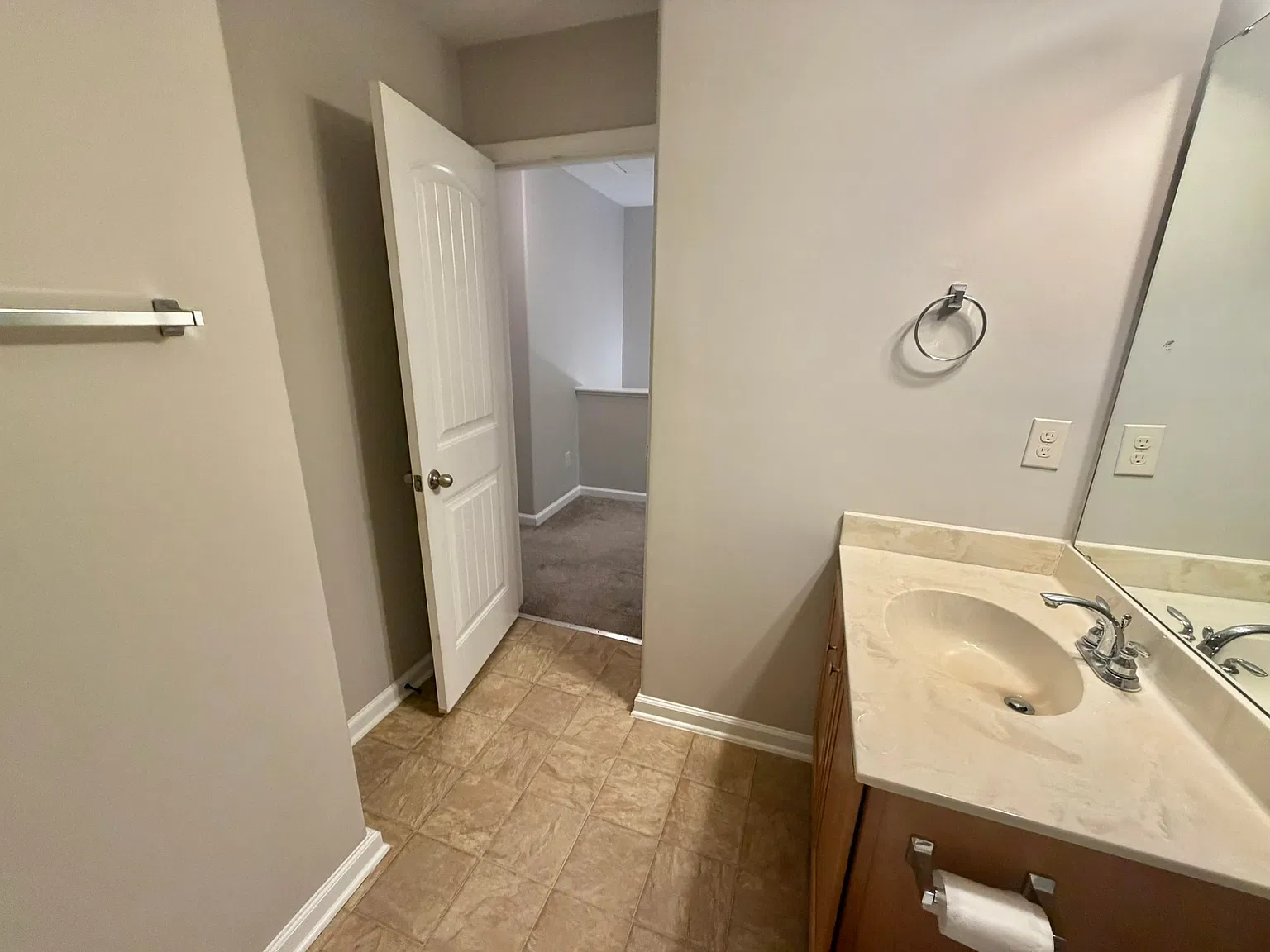 3 bed, 2.5 bath, 1460 sqft, $1,900 — Photo 4