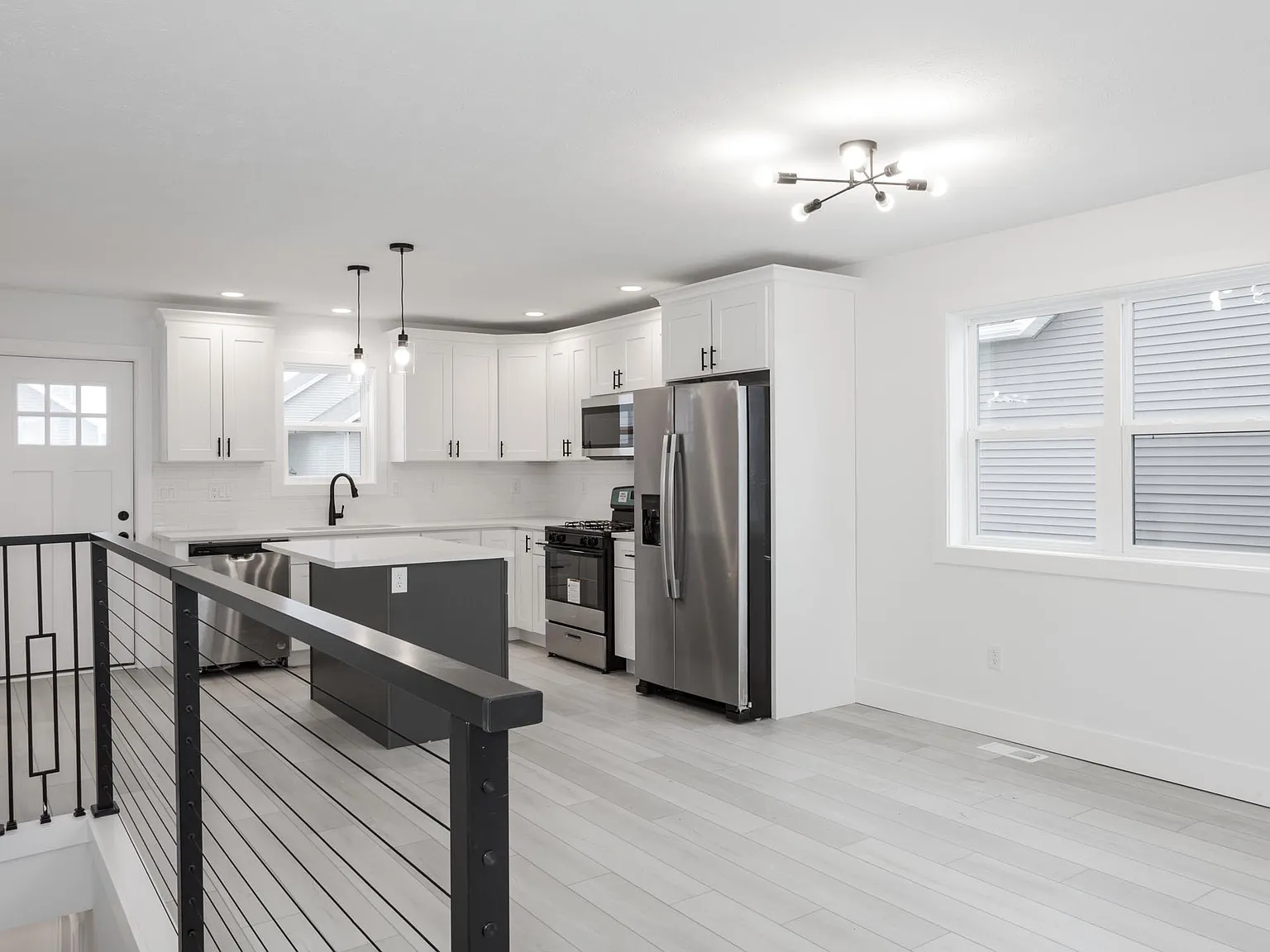 1527 Duncannon Dr — Photo 1