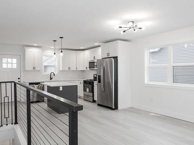 1527 Duncannon Dr — Photo 1