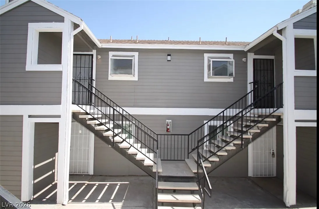 2 bed, 1.0 bath, 2896 sqft, $1,185 — Photo 3