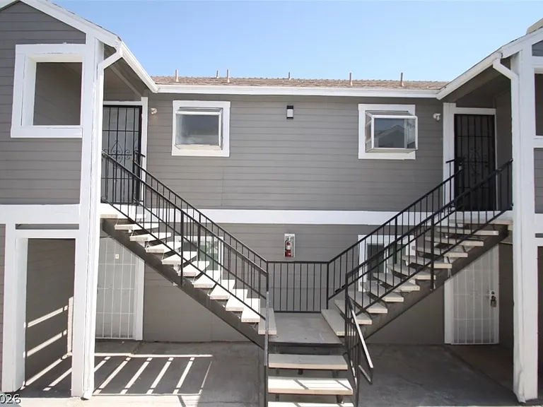 921 Snug Harbor St #D — Photo 3