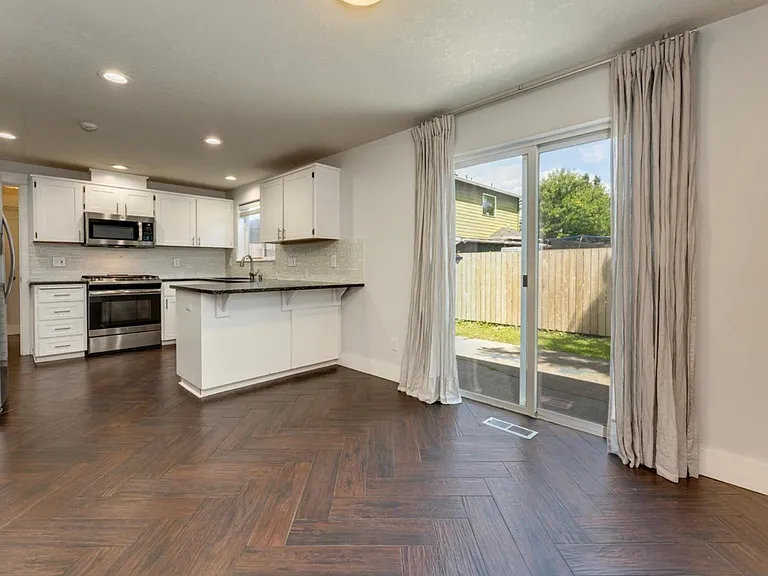 7722 N Montana Ave — Photo 7