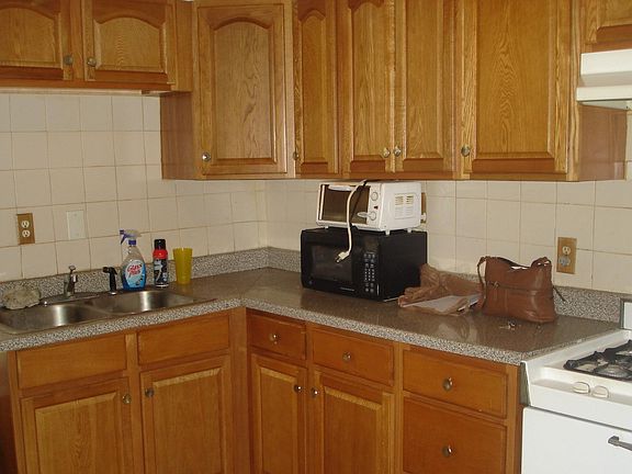 4th image of 52 N Allen St #1