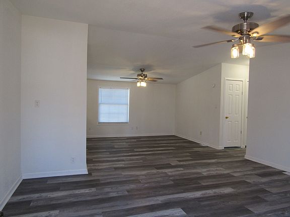 4th image of 270 Oak Dr
