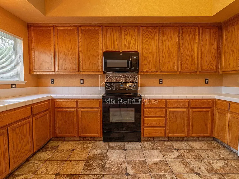 1106 Klemeyer Cir — Photo 8