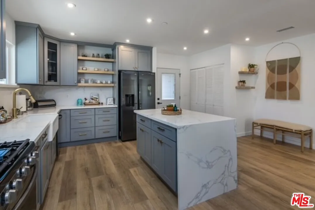 2 bed, 2.0 bath, 1200 sqft, $4,450 — Photo 3