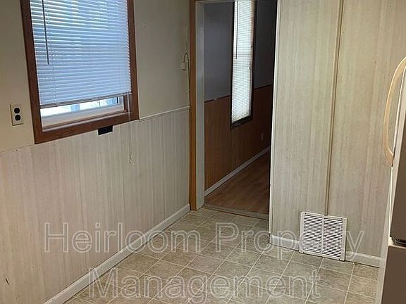 5th image of 217 N 25th Ave W #1