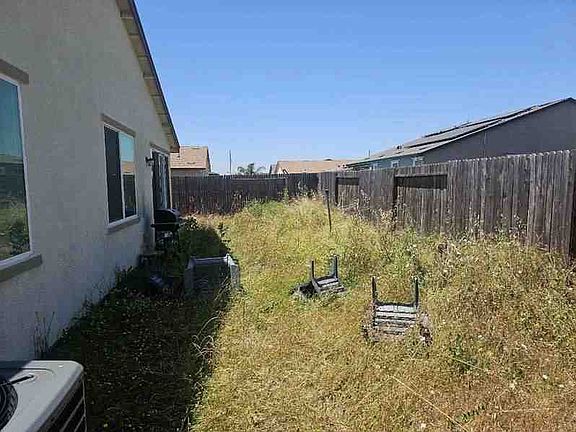 3rd image of 1567 Gelderlander Way