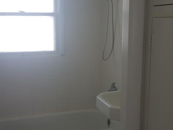 3rd image of 804 N Ann St