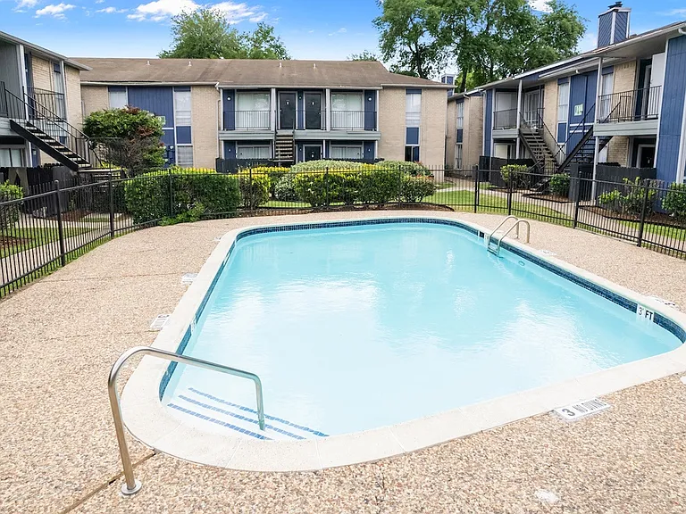 Pine Creek Apartments — Photo 10