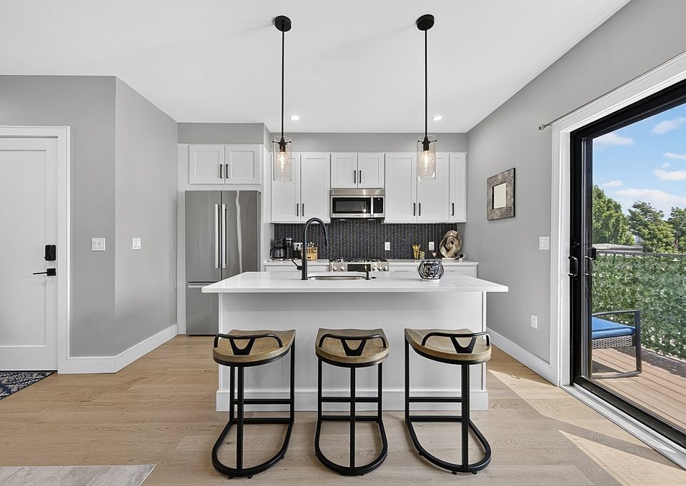 1st image of 82 Moore St #5