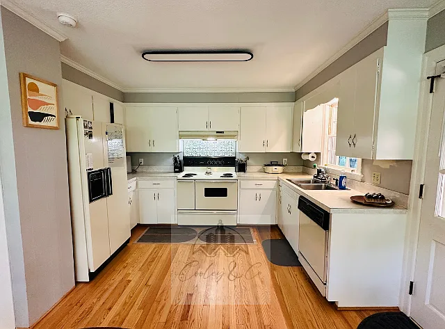 605 E Harnett St — Photo 4