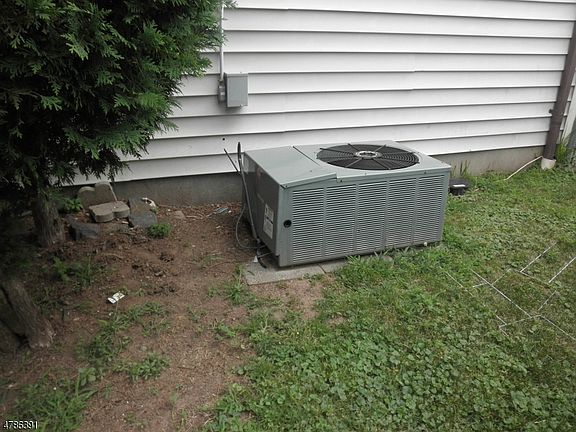 5th image of 380 Littleton Ave #1702
