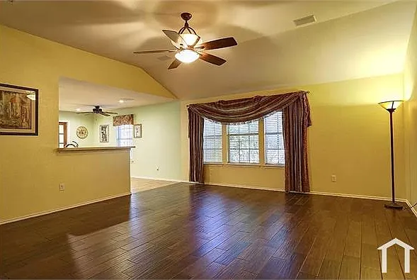 4 bed, 1720 sqft, $2,800 — Photo 2