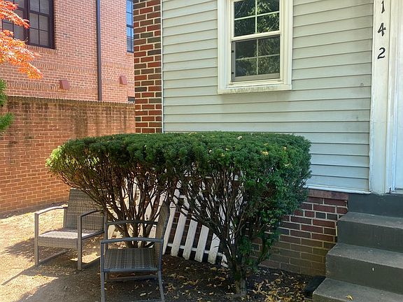 3rd image of 1142 N Stuart St #D