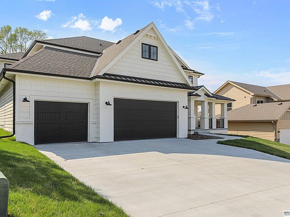 3rd image of 908 S 185th St