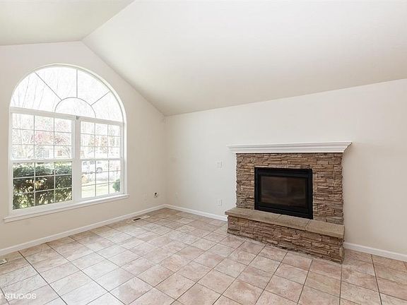 5th image of 2121 Manchester Dr