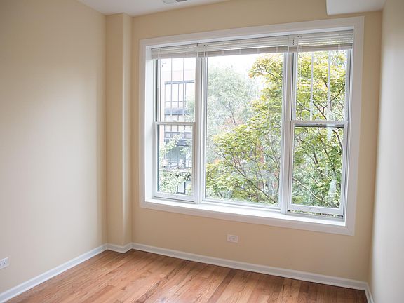 4th image of 1028 N Paulina St #3