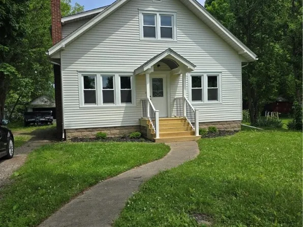 107 S Edwards St, Altamont, IL 62411