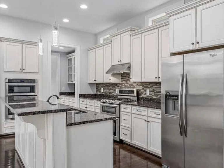 20601 Exchange St — Photo 7