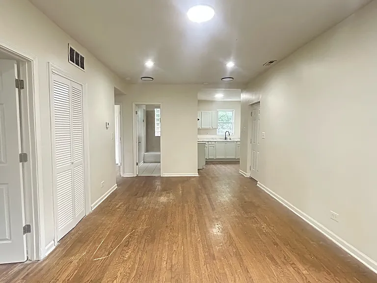 9120 S Dauphin Ave #1W — Photo 2