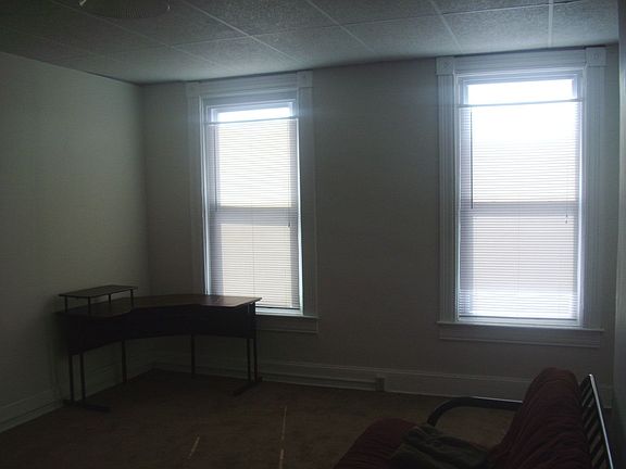 Large 3rd Fl Bedroom