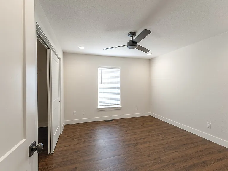 Highland Park Apartments — Photo 11