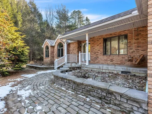 147 Carver St, Granby, MA 01033