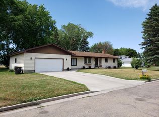 1506 7th Ave SE, Jamestown, ND 58401