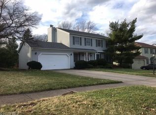 18768 Hunters Pointe Dr, Strongsville, OH 44136