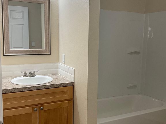 4th image of 132 Elma Dr APT 1