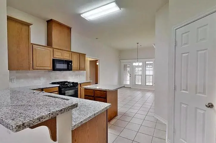 4214 Alexandria Ave — Photo 6