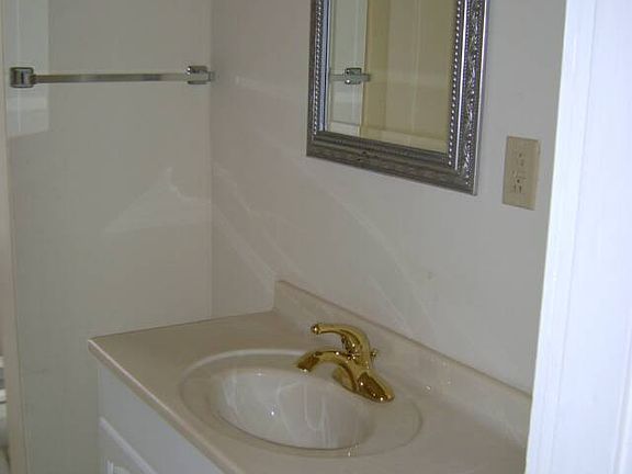 5th image of 858 S Broadway #B