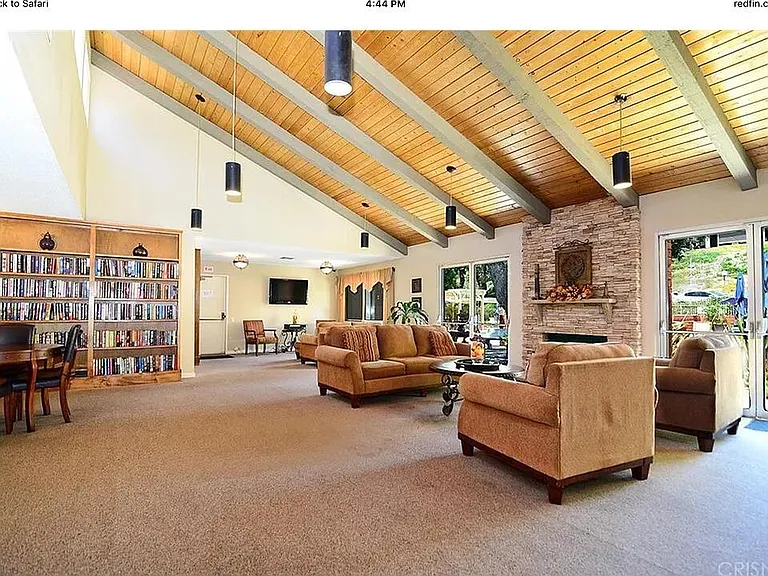 327 Chestnut Hill Ct — Photo 4