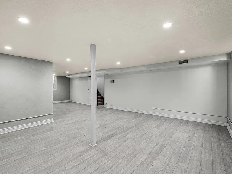 3085 N Clermont St — Photo 24