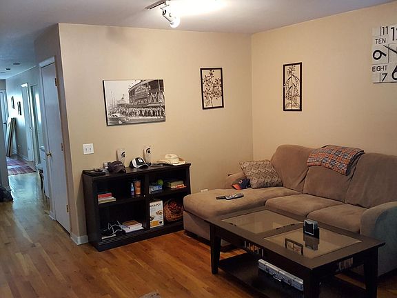 4th image of 1421 W Melrose St #C