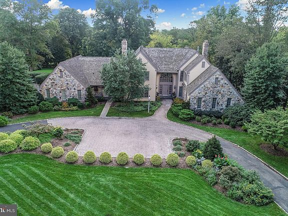 2nd image of 312 Centennial Cir