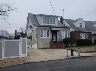 11930 203rd St, Saint Albans, NY 11412