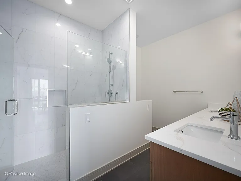 3202 N Racine Ave #204 — Photo 14