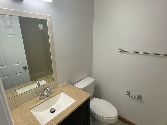 5th image of 702 E Main St #9