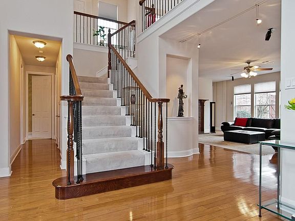 5th image of 1005 Plum Dr