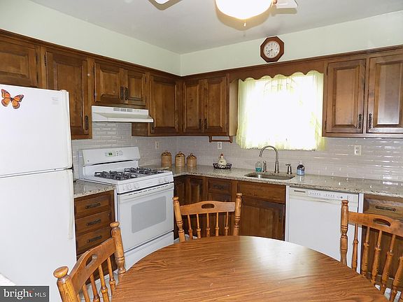 4th image of 7705 Bradford St