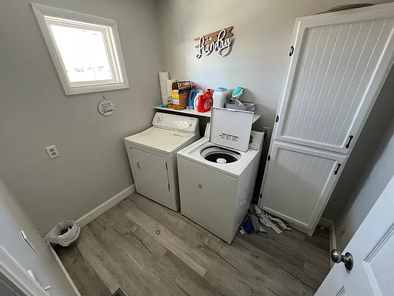 124 W Hartman Ave — Photo 10