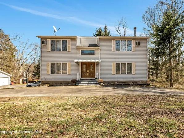 296 Clifton Beach Rd, Gouldsboro, PA 18424