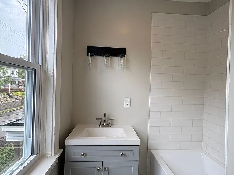 129 Dunbar Ave — Photo 16